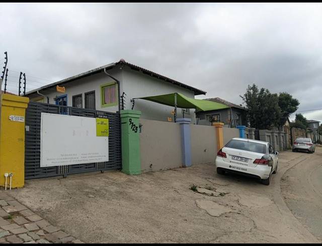 5 BEDROOM SIMPLEX FOR SALE IN COSMO CITY